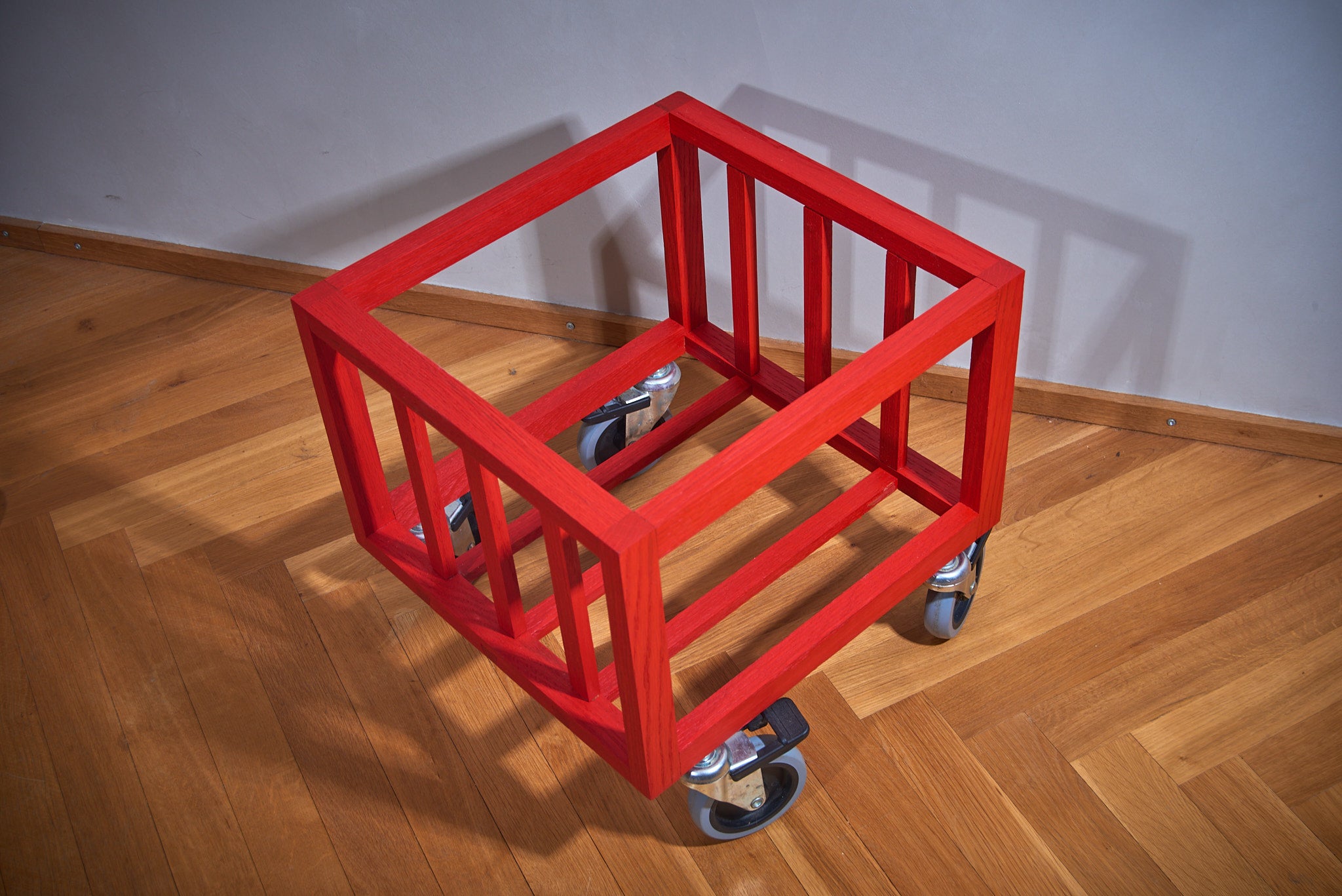 BACK - Vinylback i massiv ek med hjul