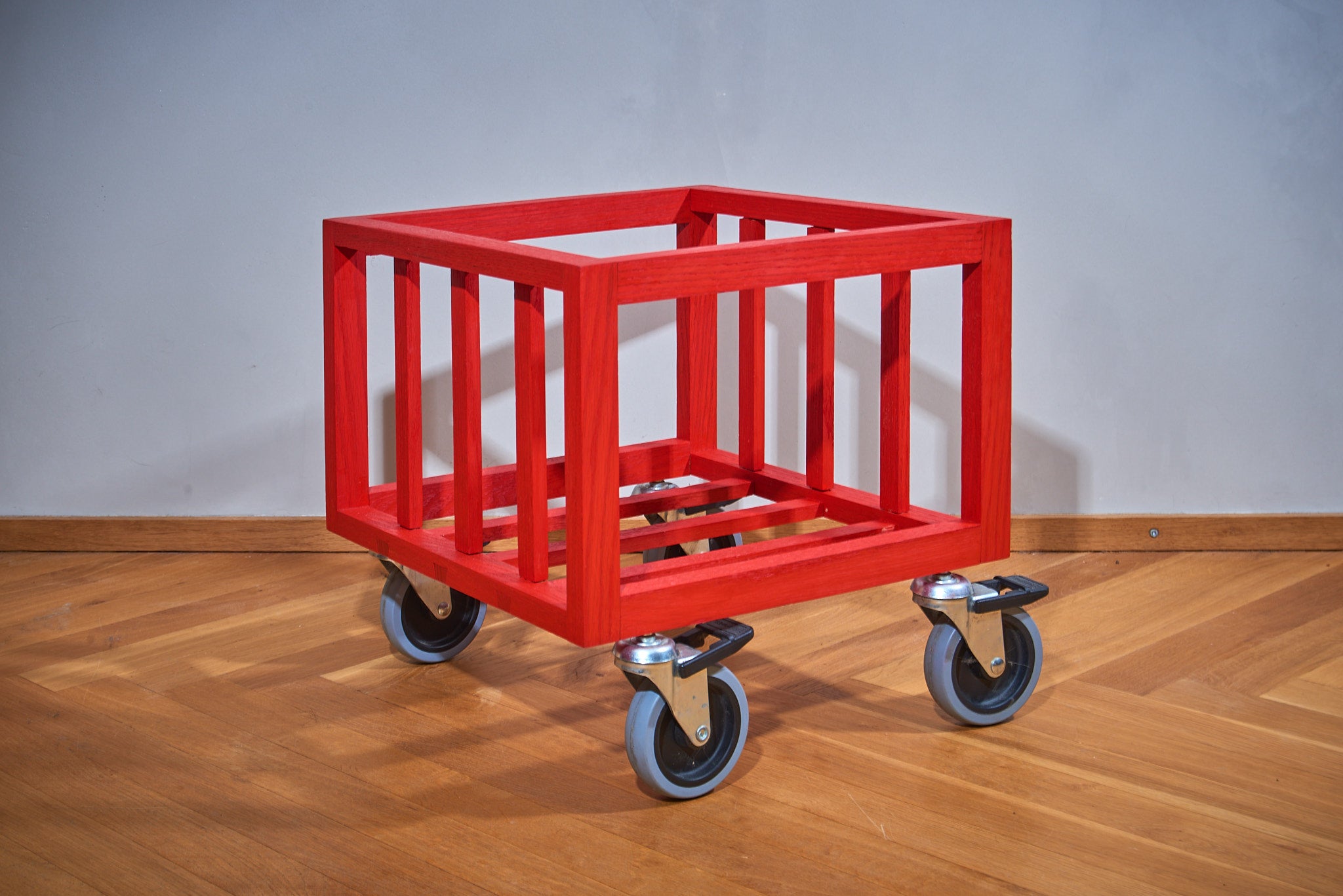 BACK - Vinylback i massiv ek med hjul