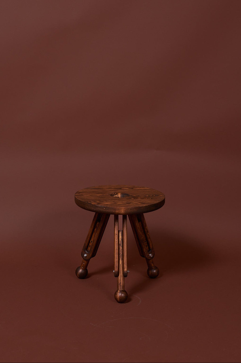 3 BENT - Justerbart Sidobord BRUN