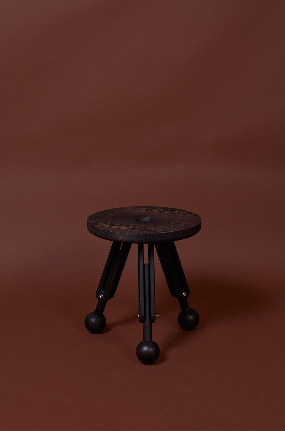 3 BENT - Justerbart Sidobord SVART